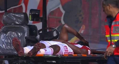 بالفيديو.. كاسونجو يتعرض لإصابة قوية في مواجهة الوحدة والاتحاد بالدوري السعودي